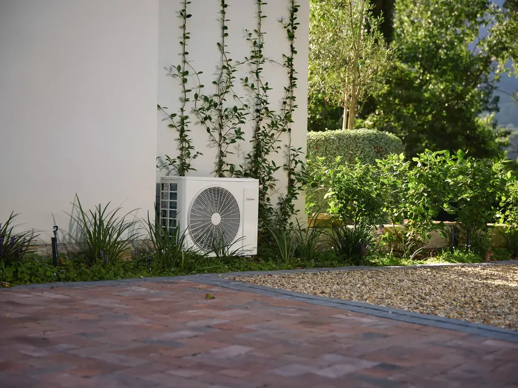 Buitenunit airconditioning geplaatst door Installatiebedrijf Jonker